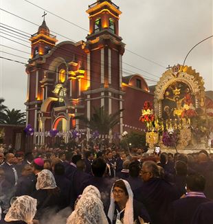 Procesión del Señor de lo Milagros, Lima, Perú.