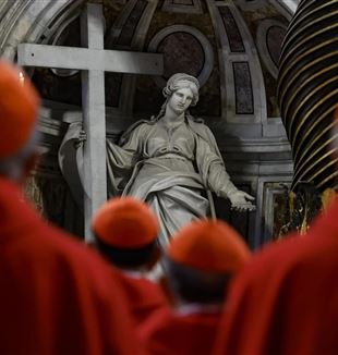Los cardenales en la misa de los novendiales en memoria del papa Francisco, San Pedro, Roma (©Ansa/Fabio Frustaci)
