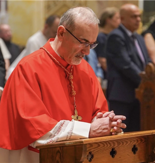 El cardenal Pizzaballa rezando (©Patriarcato di Gerusalemme dei Latini)